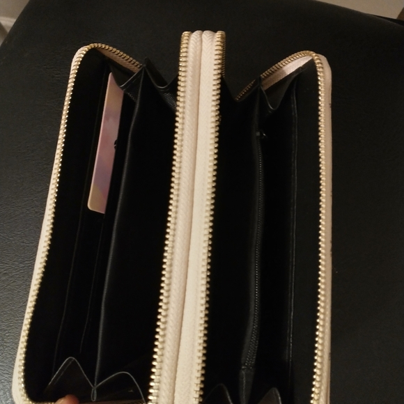 Floral wallet/wristlet - Picture 3 of 8